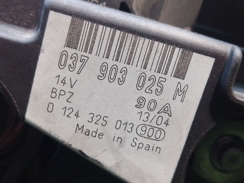 Recambio de alternador para volkswagen polo (9n1) highline referencia OEM IAM 037903025M 037903025M 0124325013