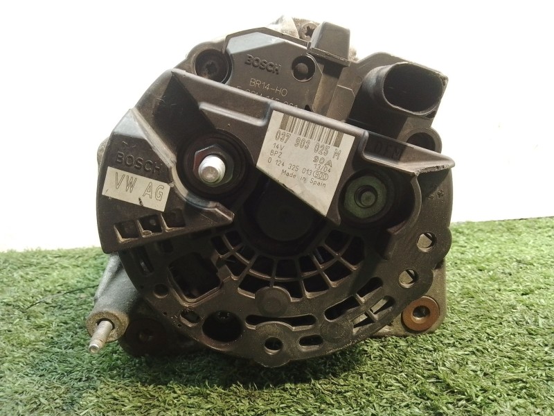 Recambio de alternador para volkswagen polo (9n1) highline referencia OEM IAM 037903025M 037903025M 0124325013