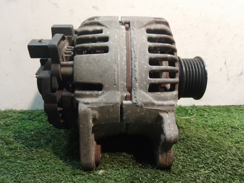 Recambio de alternador para volkswagen polo (9n1) highline referencia OEM IAM 037903025M 037903025M 0124325013