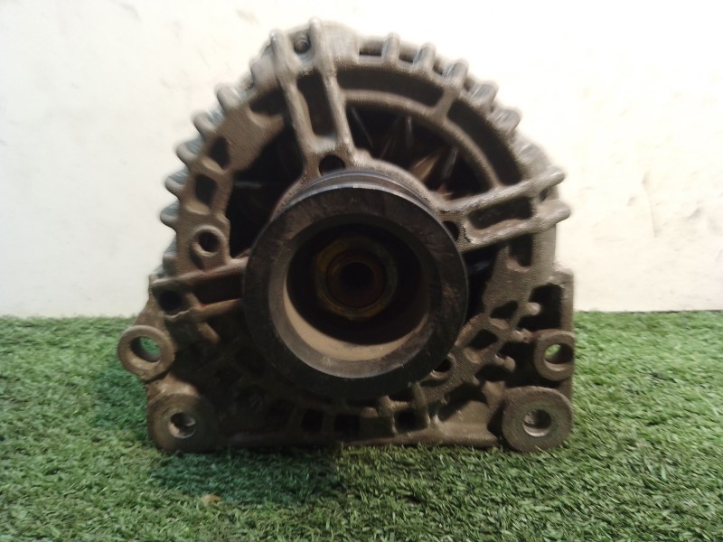Recambio de alternador para volkswagen polo (9n1) highline referencia OEM IAM 037903025M 037903025M 0124325013