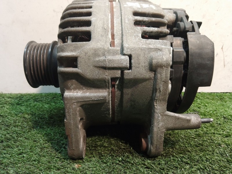 Recambio de alternador para volkswagen polo (9n1) highline referencia OEM IAM 037903025M 037903025M 0124325013