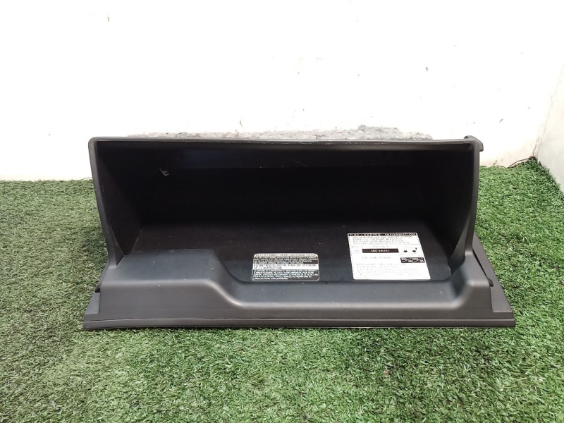 Recambio de tapa guantera para toyota yaris (_p1_) 1.5 (ncp13_) referencia OEM IAM 555500D060 555500D060 555500D060