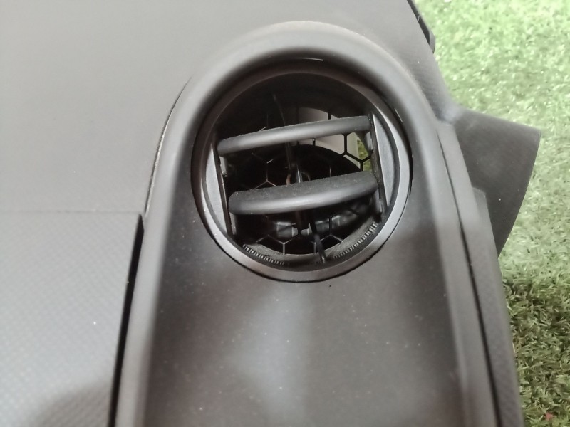 Recambio de salpicadero para toyota yaris (_p1_) 1.5 (ncp13_) referencia OEM IAM 553020D010 553020D010 553020D010