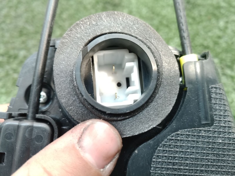 Recambio de cerradura puerta delantera derecha para toyota yaris (_p1_) 1.5 (ncp13_) referencia OEM IAM   