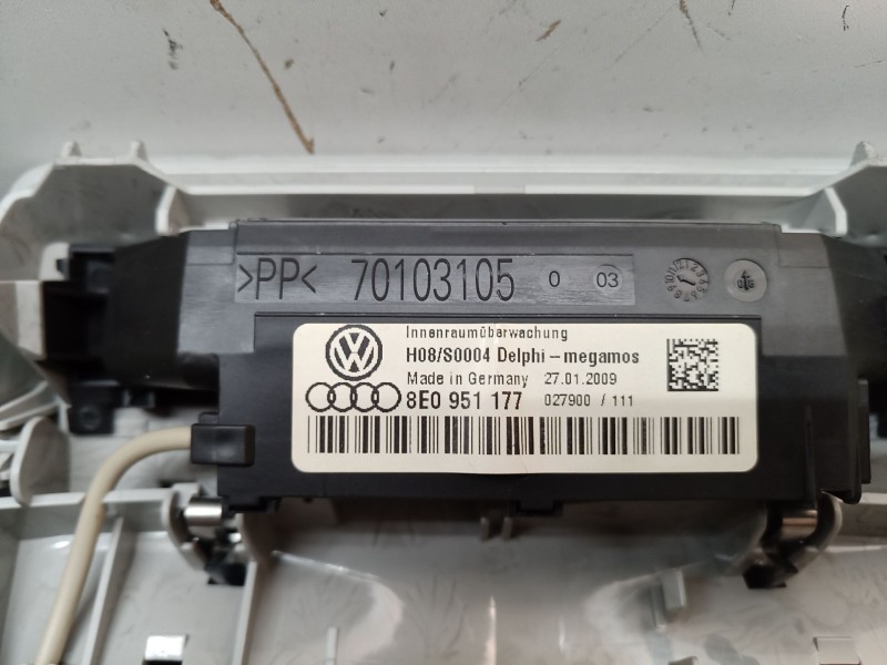 Recambio de luz interior para seat exeo st (3r5) 2.0 tdi referencia OEM IAM 8E0951177 8E0951177 70103105