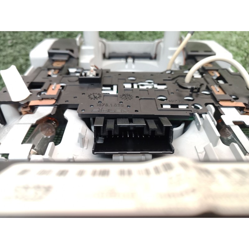 Recambio de luz interior para seat exeo st (3r5) 2.0 tdi referencia OEM IAM 8E0951177 8E0951177 70103105