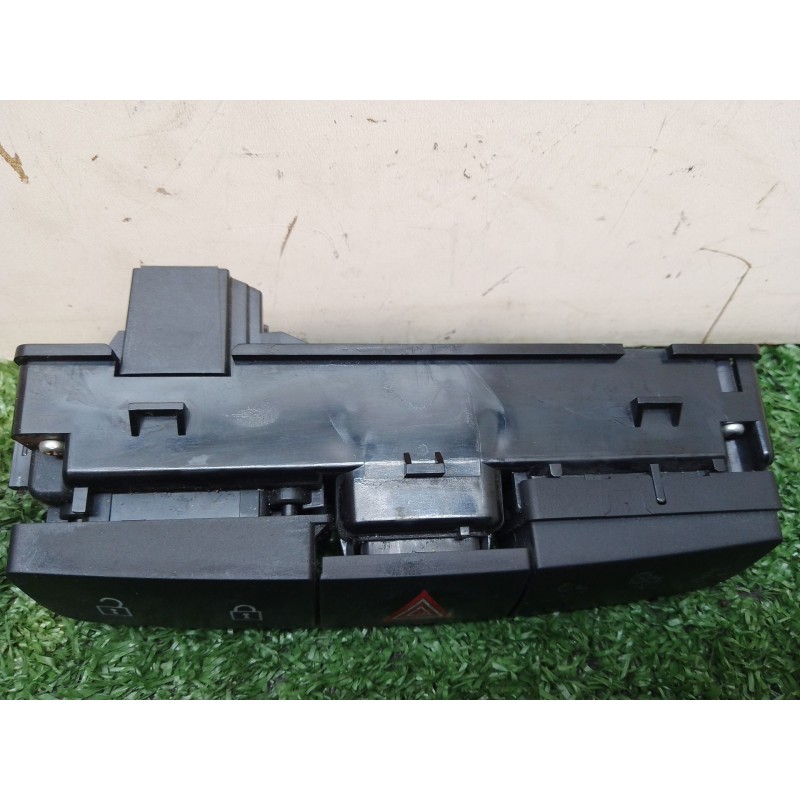 Recambio de warning para opel insignia a sedán (g09) 2.0 cdti (69) referencia OEM IAM 13271927 13271927 GE8325