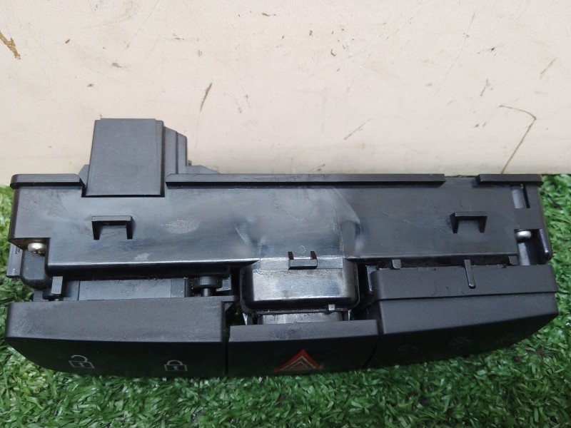 Recambio de warning para opel insignia a sedán (g09) 2.0 cdti (69) referencia OEM IAM 13271927 13271927 GE8325