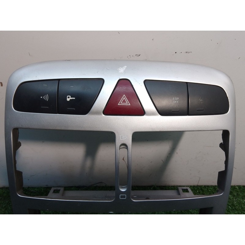 Recambio de moldura salpicadero para peugeot 307 cc (3b) 2.0 hdi 135 referencia OEM IAM 9634505077 9634505077 9634505077