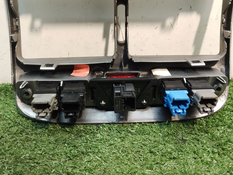 Recambio de moldura salpicadero para peugeot 307 cc (3b) 2.0 hdi 135 referencia OEM IAM 9634505077 9634505077 9634505077