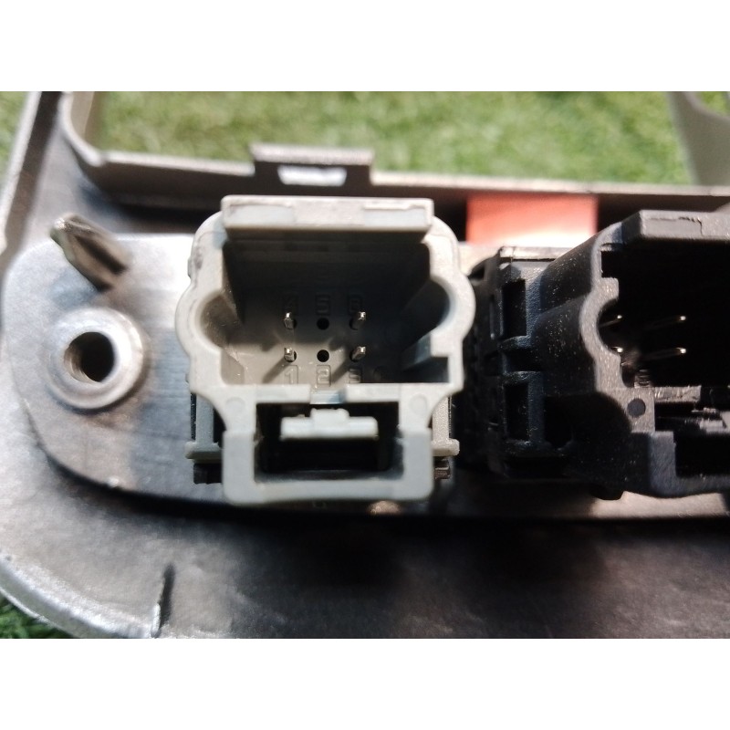 Recambio de moldura salpicadero para peugeot 307 cc (3b) 2.0 hdi 135 referencia OEM IAM 9634505077 9634505077 9634505077