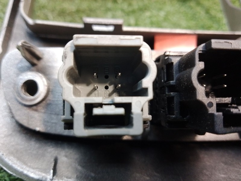 Recambio de moldura salpicadero para peugeot 307 cc (3b) 2.0 hdi 135 referencia OEM IAM 9634505077 9634505077 9634505077