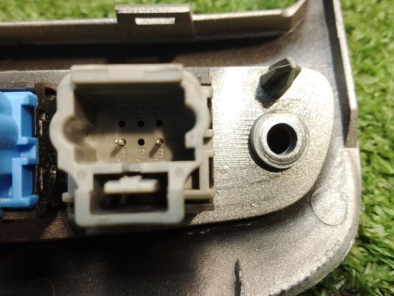 Recambio de moldura salpicadero para peugeot 307 cc (3b) 2.0 hdi 135 referencia OEM IAM 9634505077 9634505077 9634505077