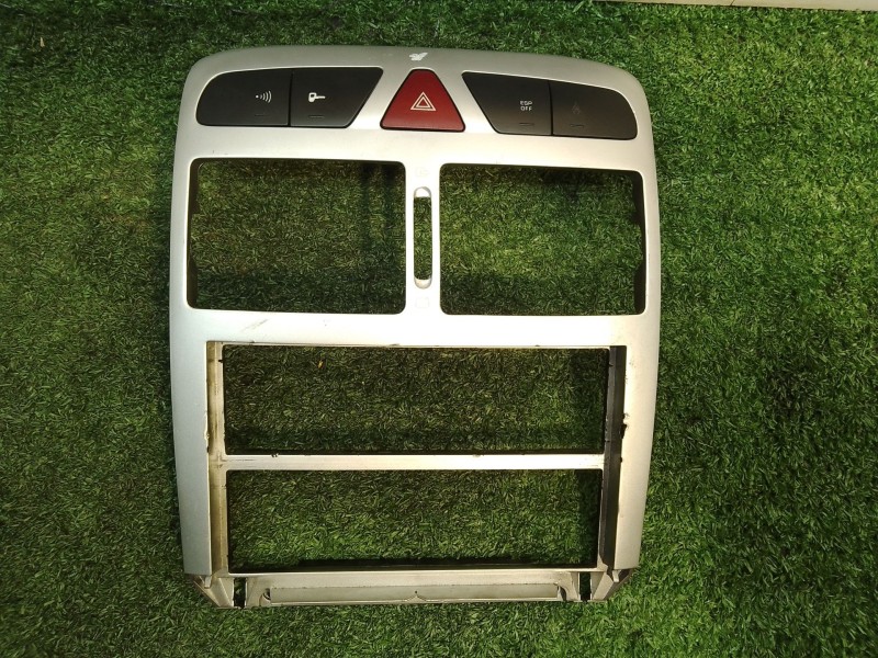 Recambio de moldura salpicadero para peugeot 307 cc (3b) 2.0 hdi 135 referencia OEM IAM 9634505077 9634505077 9634505077