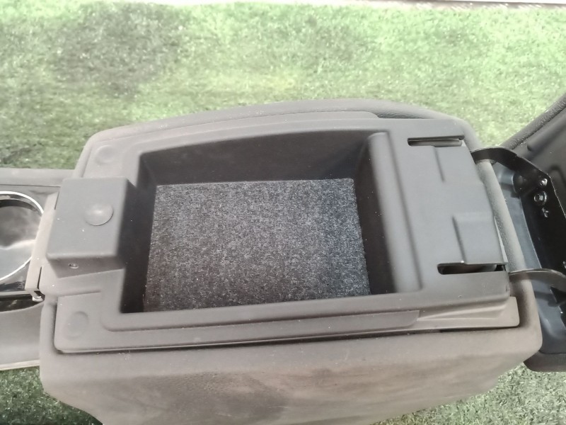 Recambio de apoyabrazos central para ford mondeo ber. (ca2) referencia OEM IAM   