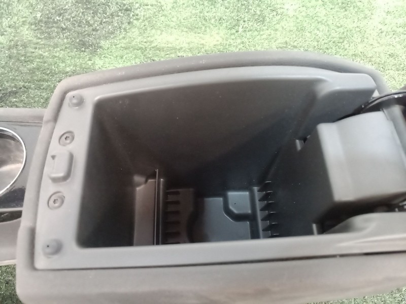 Recambio de apoyabrazos central para ford mondeo ber. (ca2) referencia OEM IAM   