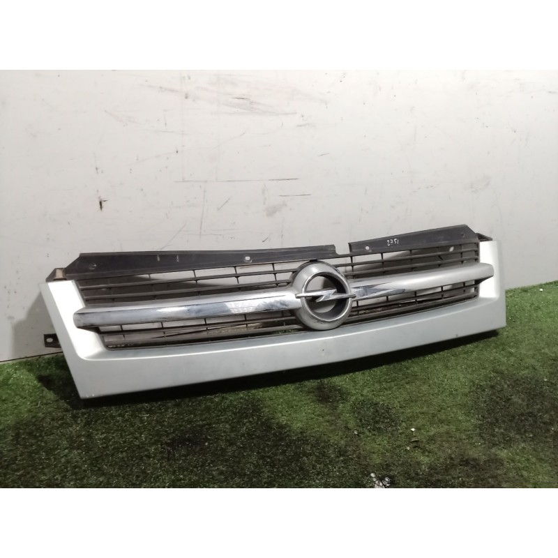 Recambio de rejilla delantera para opel movano (2004 =>) combi medio techo elevado l2h2 3.5t referencia OEM IAM   