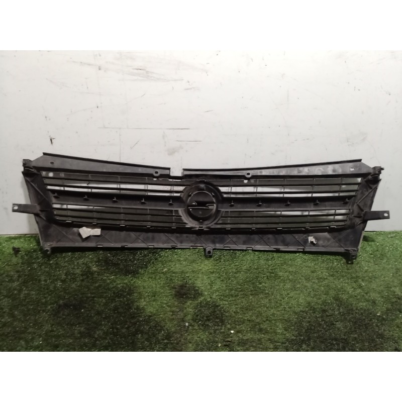 Recambio de rejilla delantera para opel movano (2004 =>) combi medio techo elevado l2h2 3.5t referencia OEM IAM   