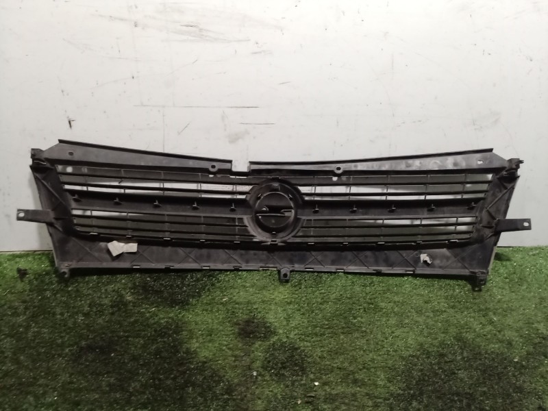 Recambio de rejilla delantera para opel movano (2004 =>) combi medio techo elevado l2h2 3.5t referencia OEM IAM   