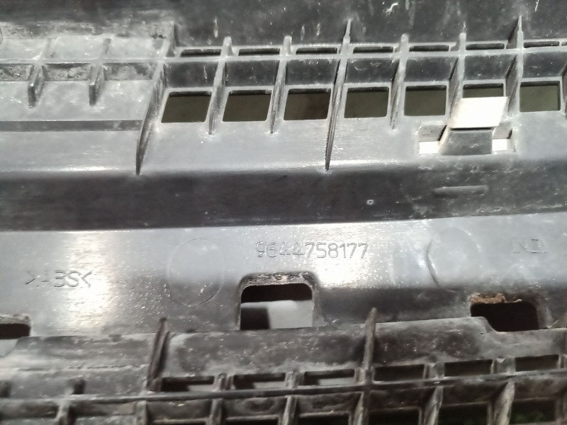 Recambio de rejilla delantera para citroën berlingo 1.6 16v hdi referencia OEM IAM 9644758177 9644758177 9644758177