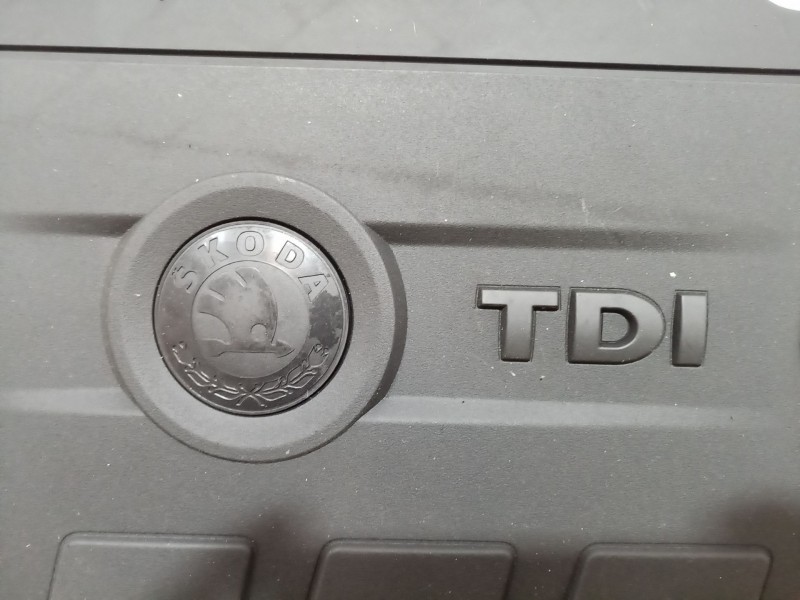 Recambio de tapa motor para skoda octavia ii (1z3) 1.6 tdi referencia OEM IAM   