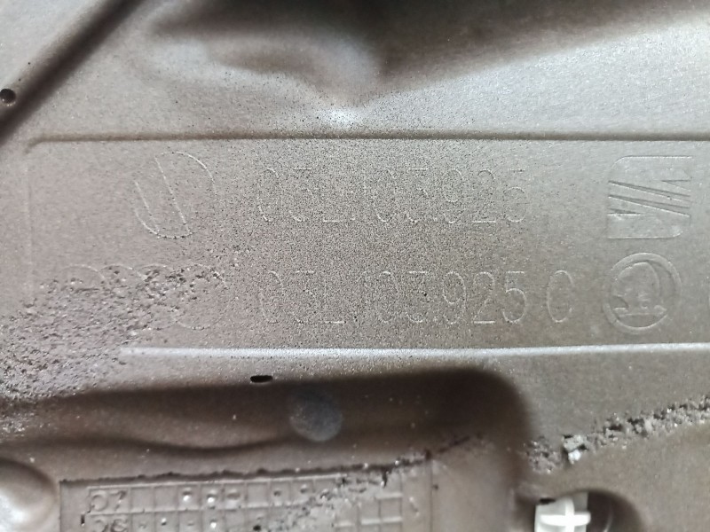 Recambio de tapa motor para volkswagen passat lim. (362) exclusive bluemotion referencia OEM IAM 03L103925 03L103925D 03L103925C