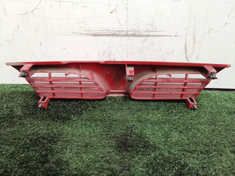 Recambio de rejilla delantera para nissan almera (n15) 1.4 16v cat referencia OEM IAM 623100N000 623100N000 623100N000