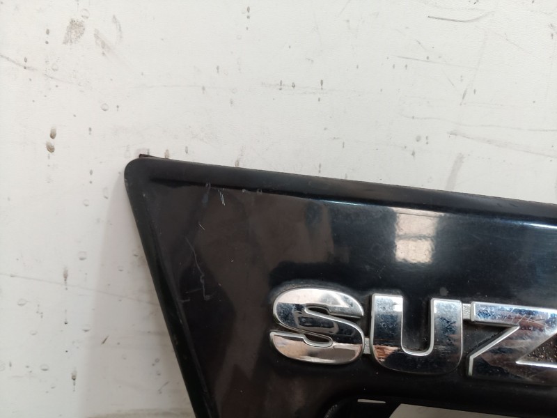 Recambio de portamatriculas para suzuki liana rh (er) 1.6 referencia OEM IAM 8394054G00 8394054G00 8394054G00