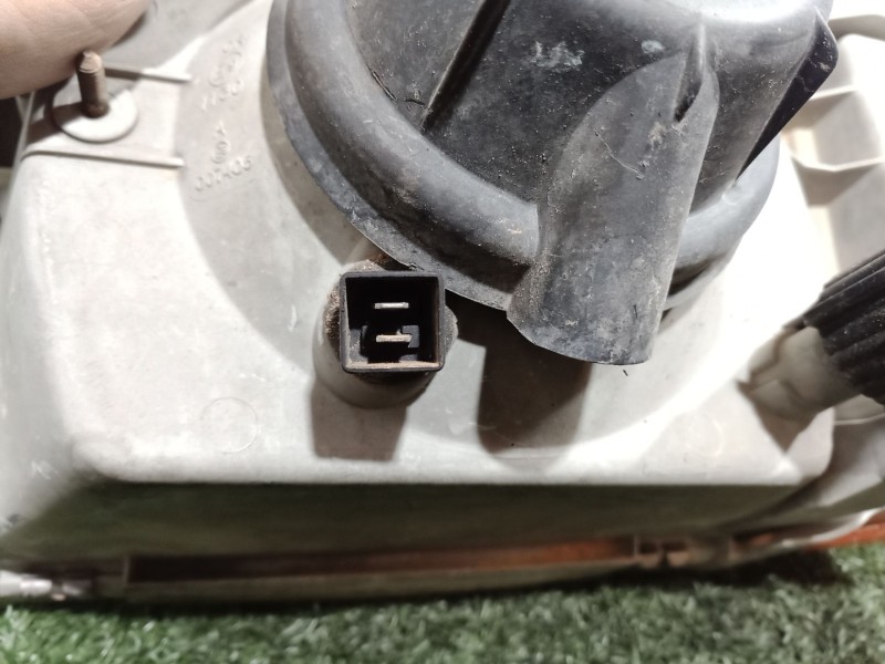 Recambio de faro derecho para seat marbella referencia OEM IAM 007405 007405 007405