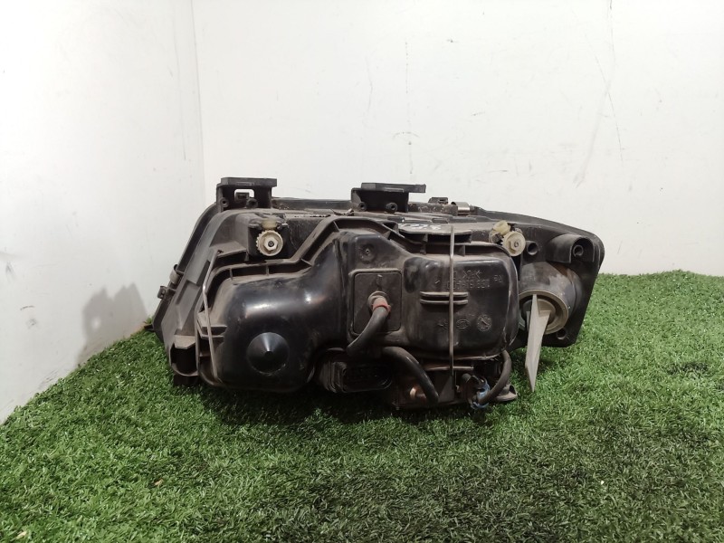 Recambio de faro derecho para audi a6 berlina (4b2) 2.5 tdi referencia OEM IAM   