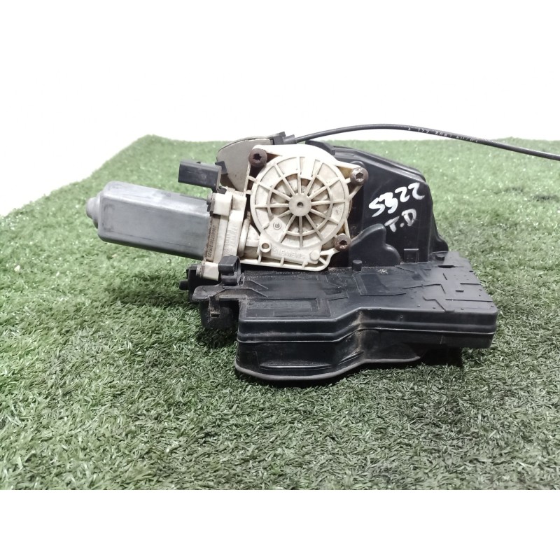 Recambio de cerradura puerta trasera derecha para bmw serie 7 (e65/e66) 6.0 cat referencia OEM IAM 8240586 7746003701 4102306100