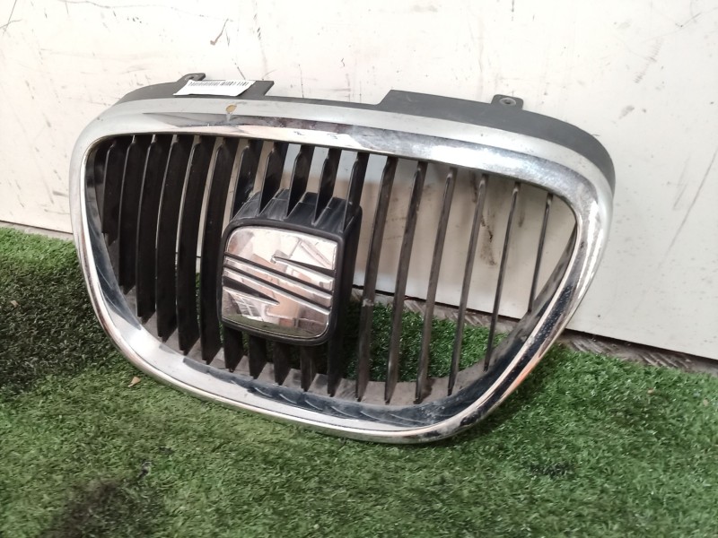 Recambio de rejilla delantera para seat altea (5p1) referencia OEM IAM 5P0853679 5P0853679 5P0853679
