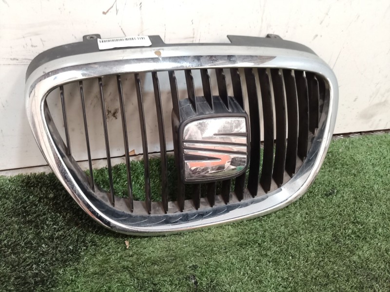 Recambio de rejilla delantera para seat altea (5p1) referencia OEM IAM 5P0853679 5P0853679 5P0853679