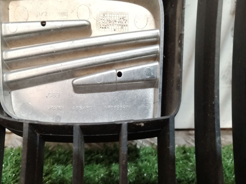 Recambio de rejilla delantera para seat altea (5p1) referencia OEM IAM 5P0853679 5P0853679 5P0853679