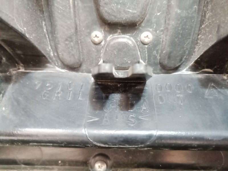 Recambio de rejilla delantera para honda cr-v (rd1/3) referencia OEM IAM 75101S100000 75101S100000 75101S100000