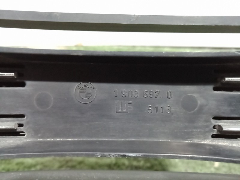 Recambio de rejilla delantera para bmw serie 7 (e32) referencia OEM IAM 19086970 19086970 19086970