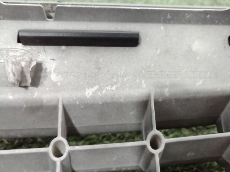 Recambio de rejilla delantera para ford mondeo ber. (ca2) referencia OEM IAM 7S718200A 7S718200A 7S718200D