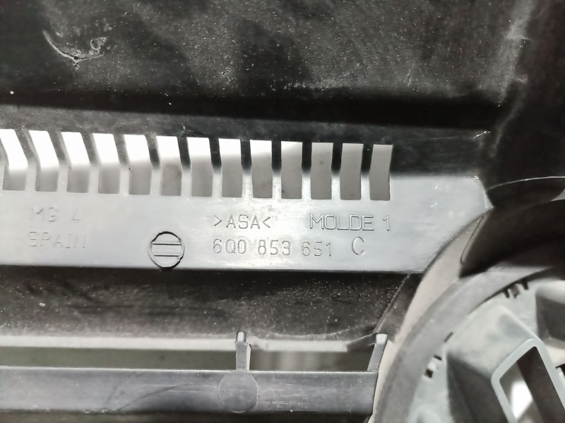 Recambio de rejilla delantera para volkswagen polo (9n1) highline referencia OEM IAM 6Q0853651C 1J5853601 1J5853601A