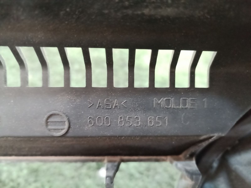 Recambio de rejilla delantera para volkswagen polo (9n1) conceptline referencia OEM IAM 6Q0853651 1J5853601 1J5853601A