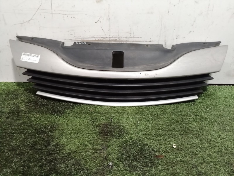 Recambio de rejilla delantera para renault laguna ii grandtour (kg0) dynamique referencia OEM IAM 8200012581 8200012581 82000125