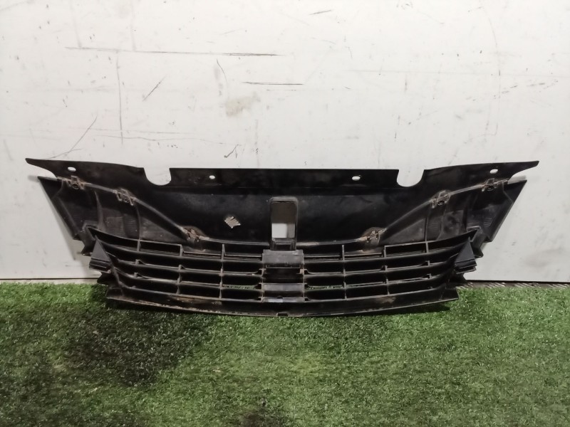 Recambio de rejilla delantera para renault laguna ii grandtour (kg0) dynamique referencia OEM IAM 8200012581 8200012581 82000125
