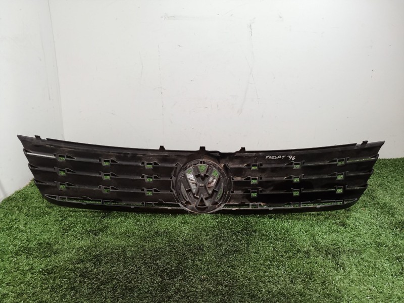 Recambio de rejilla delantera para volkswagen passat berlina (3b2) referencia OEM IAM 3B0853653C 3B0853653C 3B0853653