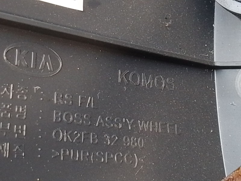 Recambio de volante para kia carens referencia OEM IAM OK2FB32980 OK2FB32980 OK2FB32980