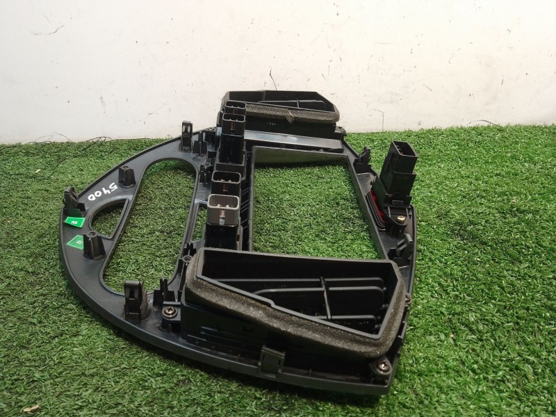 Recambio de moldura consola central delantera para kia carens referencia OEM IAM SINREFERENCIA SIN REFERENCIA SIN REFERENCIA