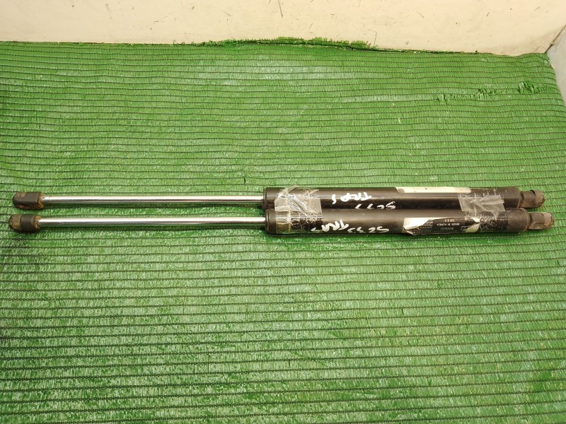 Recambio de amortiguadores maletero / porton para hyundai trajet (fo) 2.0 gls referencia OEM IAM 817713A001 817713A001 1F11