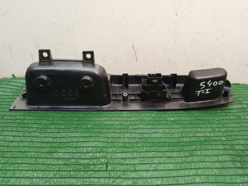 Recambio de mando elevalunas trasero izquierdo para kia carens referencia OEM IAM 45552011110 45552011110 OK2FAB66370