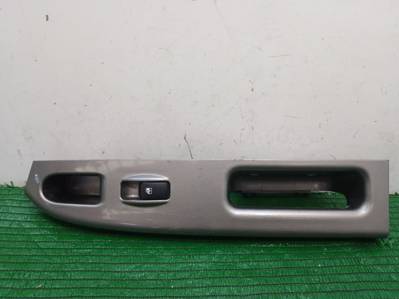 Recambio de mando elevalunas trasero derecho para kia carens referencia OEM IAM 45552561110 45552561110 OK2FAB66380