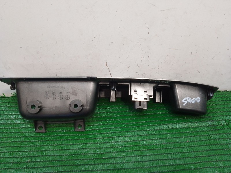 Recambio de mando elevalunas trasero derecho para kia carens referencia OEM IAM 45552561110 45552561110 OK2FAB66380