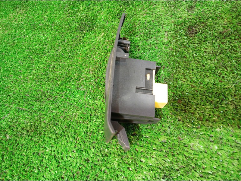 Recambio de mando elevalunas trasero derecho para toyota avensis berlina (t25) 2.0 d4-d executive berlina (5-ptas.) referencia O