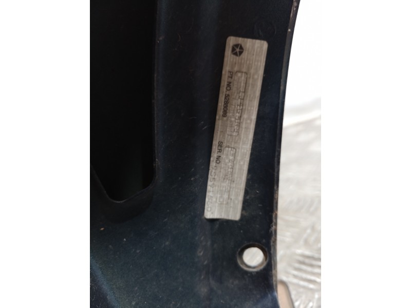 Recambio de aleta delantera derecha para jeep cherokee (kj) 2.5 crd básico referencia OEM IAM 5288089 5288089 5288089